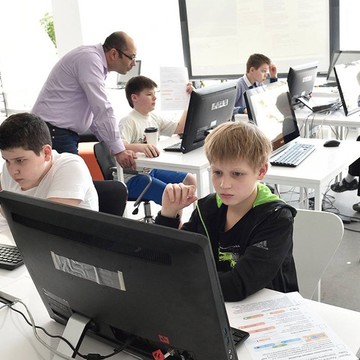 Школа программирования для детей Алгоритмика на Октябрьской улице фото 3