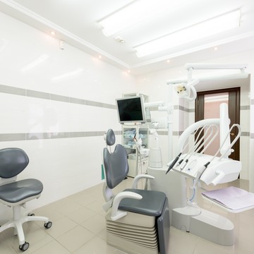 Клиника стоматологии ДОКТОР ДЕНТ на Литейном фото 2