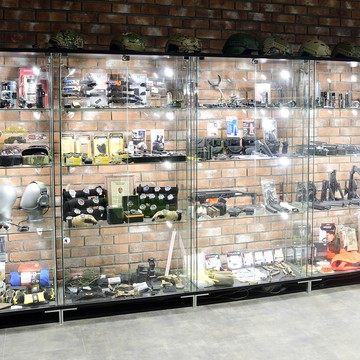 Всё для тюнинга оружия, тактической медицины, а также ножи Benchmade, мультитулы Latherman, тактические часы, аксессуары для военных шлемов и многое другое.
