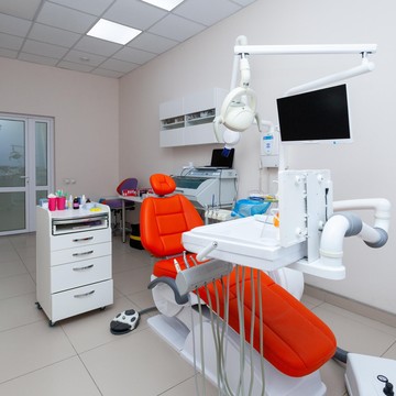Центр имплантации и стоматологии ДЕНТиКА на улице Байбакова фото 1