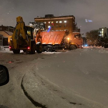 Вывоз и уборка снега, аренда экскаватора-погрузчика фото 1