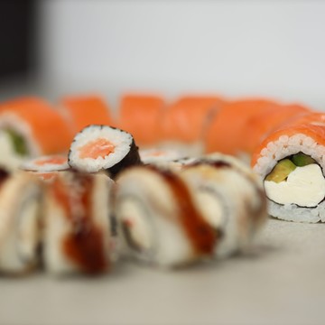 Служба доставки готовых блюд Maks Sushi фото 2
