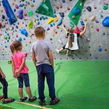 Школа спортивного лазания Точка опоры фото 3