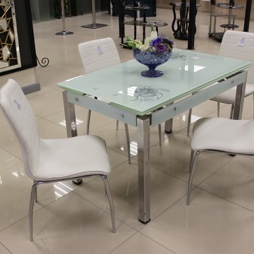 Стеклянная мебель представлена в выставочных залах на 4 этажах магазина Московской зеркальной фабрики