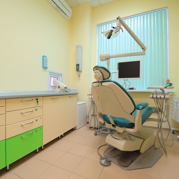 Стоматологическая клиника Академия улыбки на бульваре Победы фото 1