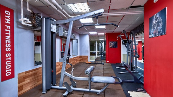 Talking dirty gym office retro