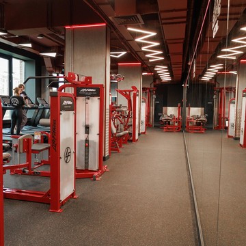 Фитнес-центр Powerhouse Gym на метро Площадь 1905 года фото 1