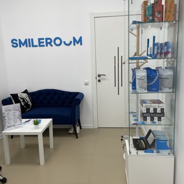 Студия косметического отбеливания зубов Smile Room на Российской улице фото 1