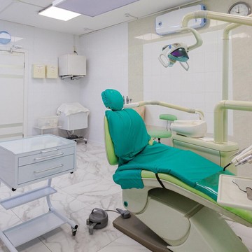 Стоматологическая клиника Эмерал Дент на Кантемировской улице фото 1