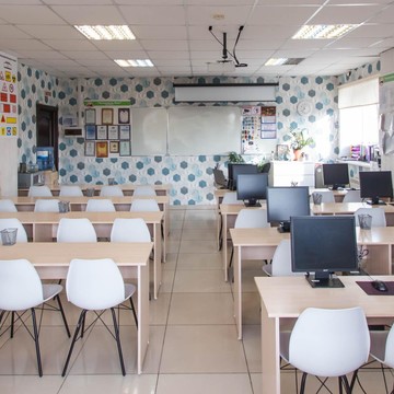 Современная автошкола Elite &amp; vip на Павловском тракте фото 2