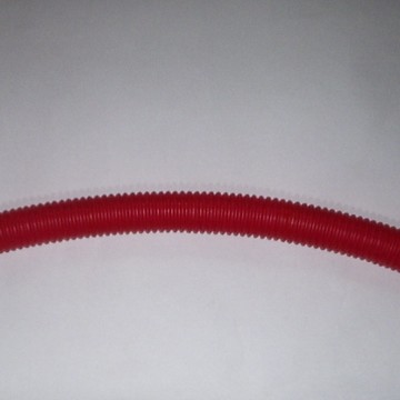 Труба Бир Пекс в специальной изоляции красного цвета