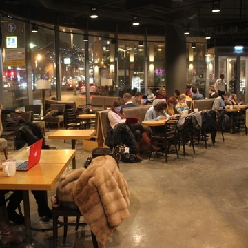 Starbucks на Баррикадной (ул Гашека) фото 3