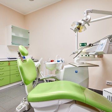 Центр имплантации и стоматологии ИНТАН на проспекте Стачек фото 1