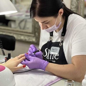 Центр красоты Selfie Nail &amp; Beauty Club на Комсомольском проспекте фото 1