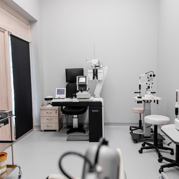 Медицинский центр YourMed на Авангардной улице фото 1