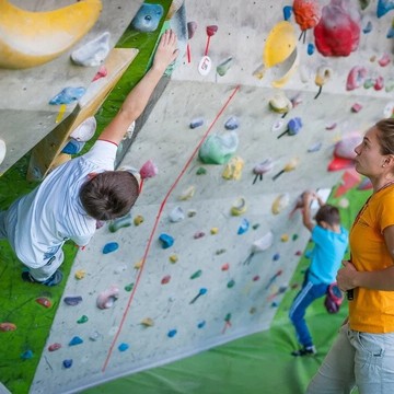 Школа спортивного лазания Точка опоры фото 2