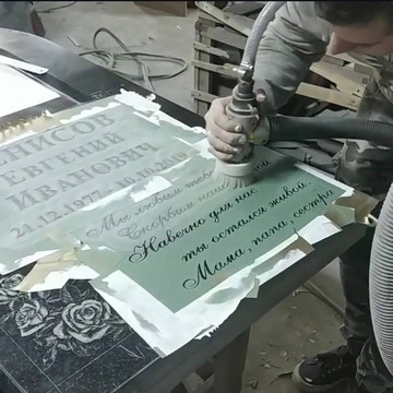 Много памятников фото 2