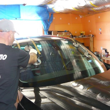 Автотехцентр по замене и продаже автостекла, кузовному ремонту AGM фото 3