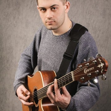 Поющий гитарист Спартак фото 1