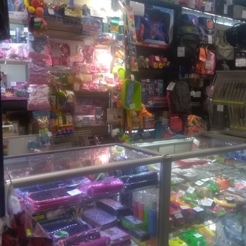 Магазин канцтоваров и игрушек на Тихорецком проспекте фото 1