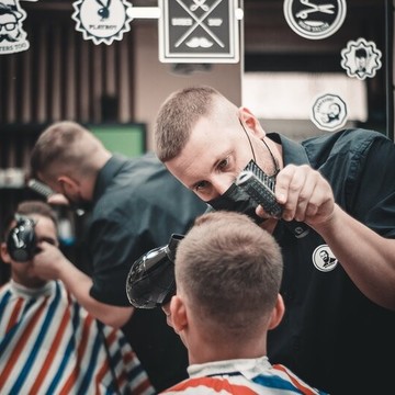 Мужская парикмахерская МУЖИКИ ПРО на улице Колмогорова фото 2