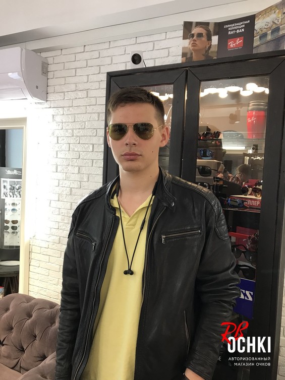 Магазин ray москва. Оптика ray ban оптика салон. Магазин ray москва. Ray ban витрина. Aviator rb 3025 9064/v8 evolve.