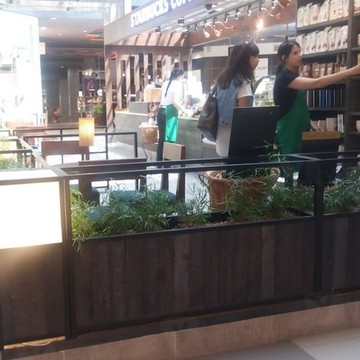 Starbucks на проспекте Михаила Нагибина фото 1