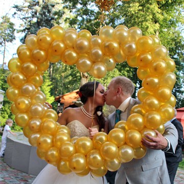 Оформление свадебного мероприятия воздушными шарами (запуск сердца из шаров)