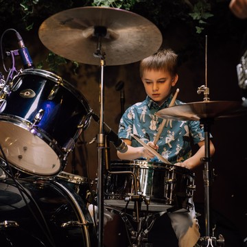 Школа музыки Анны Суворовой «ASNOVA» работает для всех тех, кто хочет стать музыкантом, вне зависимости от возраста и уровня подготовки.