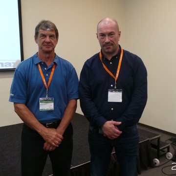 Robert Warnke технический специалист компании SONNAX и Роман Чупров DRIVE SERVICE на семинаре по ремонту АКПП