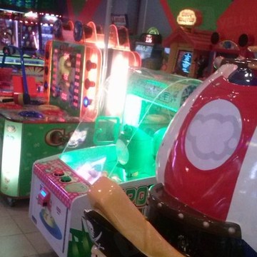 Зал детских игровых автоматов Play Day в Свердловском районе фото 1