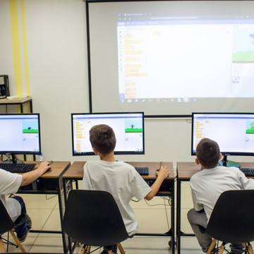 Школа программирования и цифрового творчества для детей Чемпионика на Комбайновой фото 1