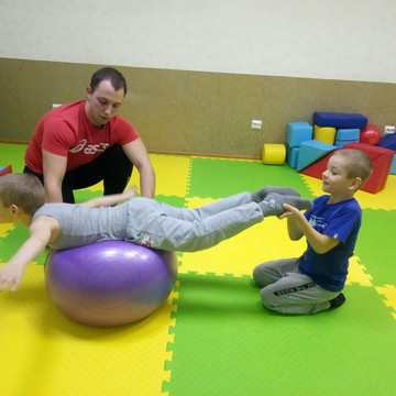 Спортивный беговой клуб megarunspb на проспекте Непокорённых фото 1