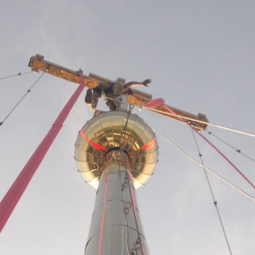 Специалисты нашей компании принимали активное участие в монтаже креста на куполе колокольни расположенной на ул.Советская.
