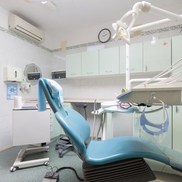 Стоматологическая клиника ЮТЭЛИ фото 2
