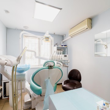 Стоматологический центр Дента Лайн на проспекте Бусыгина фото 3