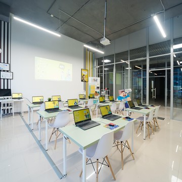 Международная кибершкола для нового IT-поколения KIBERone на бульваре Веласкеса фото 1