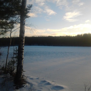 Озеро и снег переливающийся на солнышке , КРАСОТА