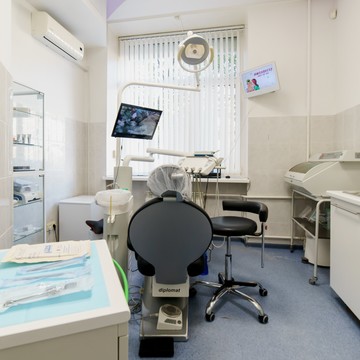 Стоматологическая клиника Имплант 52 на улице Страж Революции фото 3