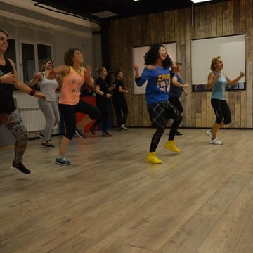 Школа танцев Zumba. Studio Kermen на Давыдковской улице фото 1