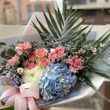 Салон цветов и подарков Duty Free Flowers фото 1