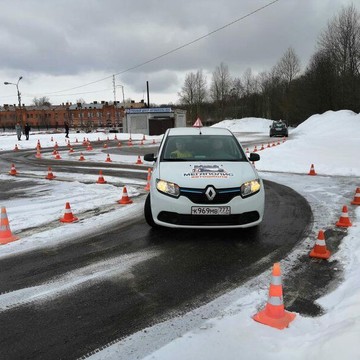Автошкола Мегаполис на площади Конституции фото 3