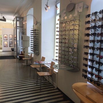 Салон по продаже очков и контактных линз Городской центр коррекции зрения на улице Республики фото 3