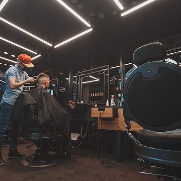 Мужская парикмахерская Portos на улице Разведчика Ахмерова фото 3