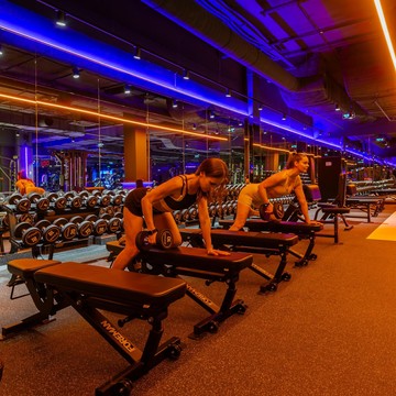 Фитнес-клуб DDX Fitness в ТЦ Голливуд фото 1