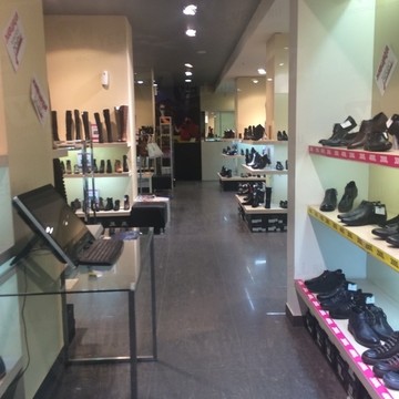 Магазин одежды и обуви Версия фото 1