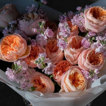 Салон цветов ЦВЕТНИК - цветы и подарки в БЦ Comcity фото 2