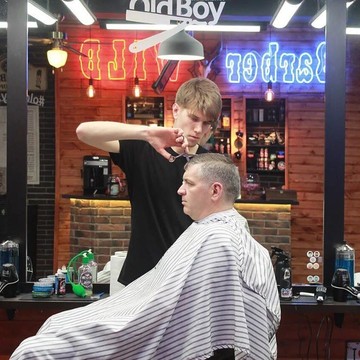 Мужская парикмахерская OldBoy Barbershop на улице Кирова фото 2