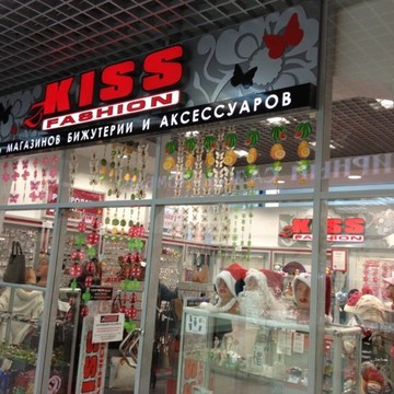 Магазины kiss. Магазин Кисс. Магазин Kiss Fashion. Kiss магазин аксессуаров. Кисс в магазинах 2007.