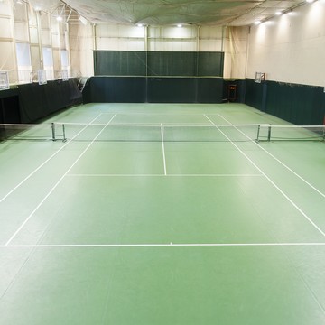 Закрытый теннисный корт